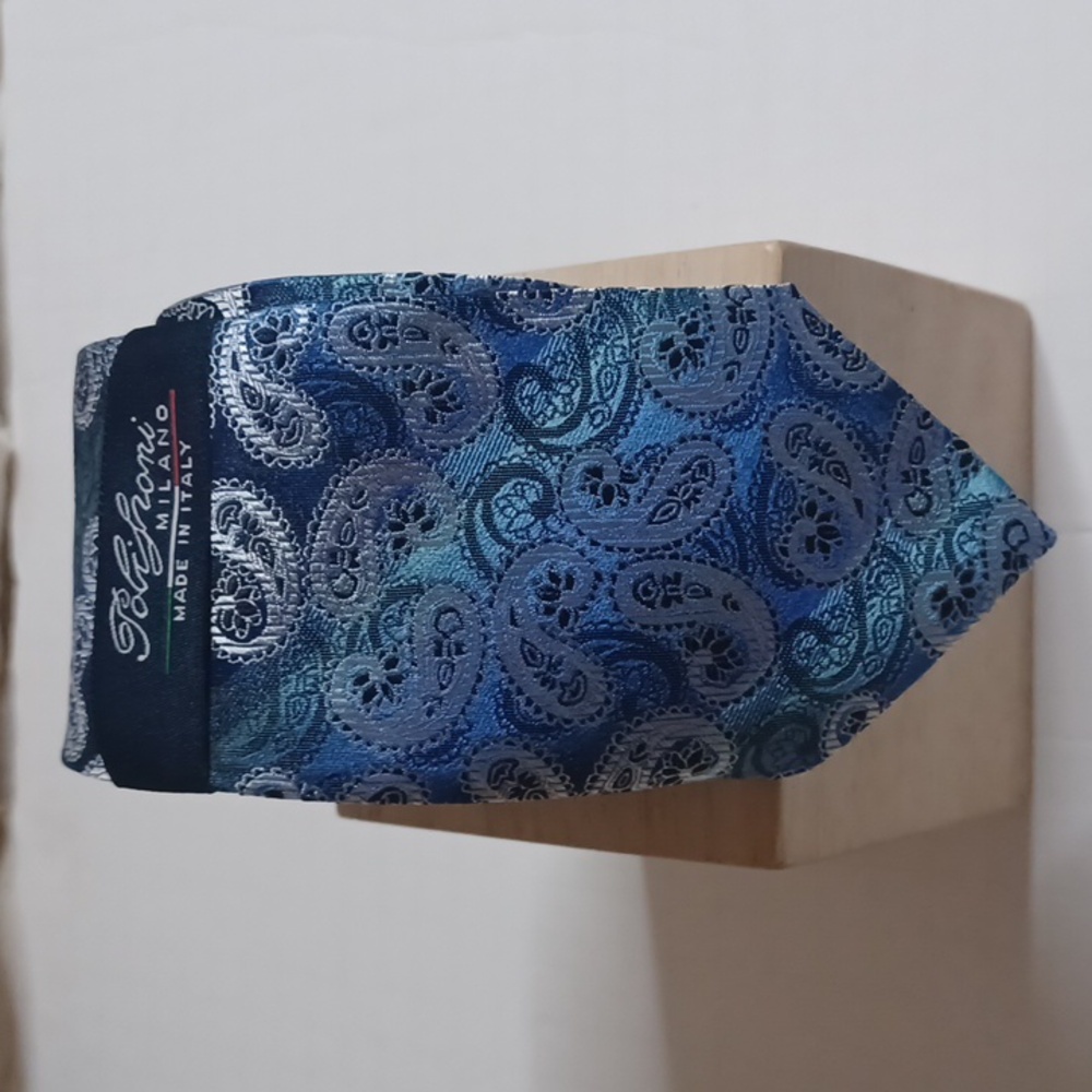 Polifroni Milano Men's 100%  Silk Tie.